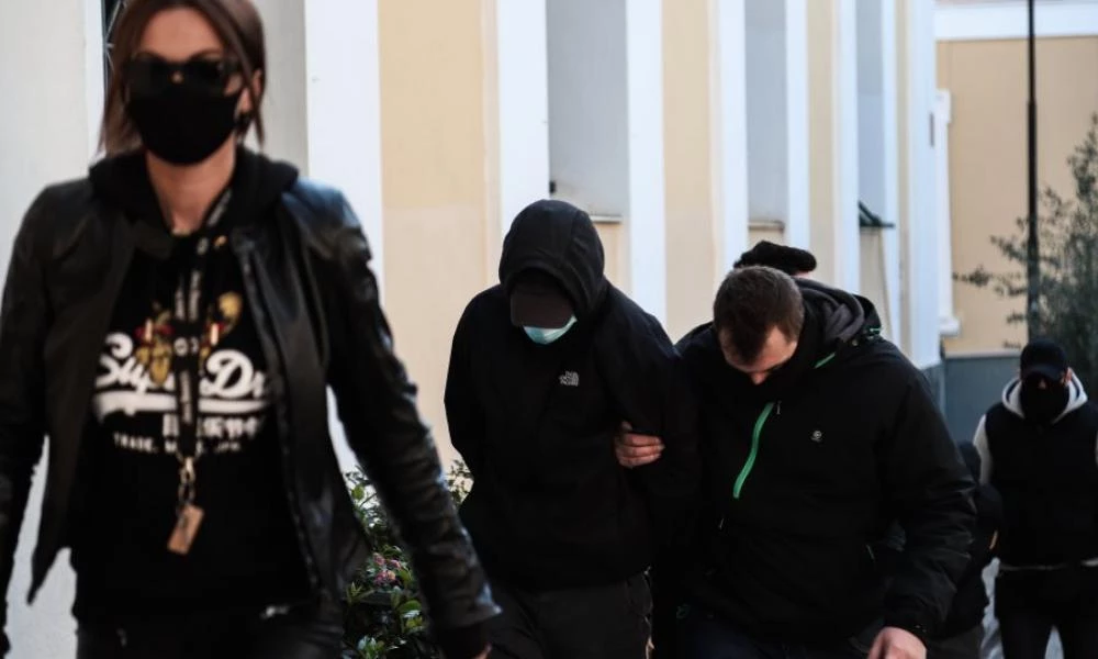 Ξυλοδαρμός σταθμάρχη μετρό: Για δύο μέρες κρύβονταν σε φιλικό σπίτι οι δύο ανήλικοι